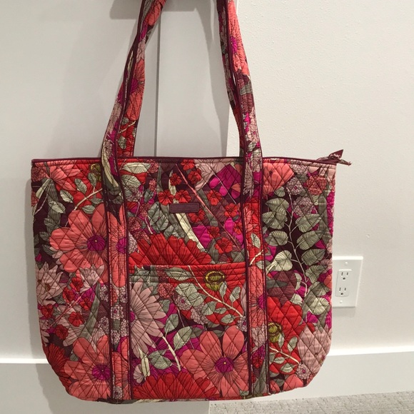 Vera Bradley Handbags - Vera Bradley large tote bag